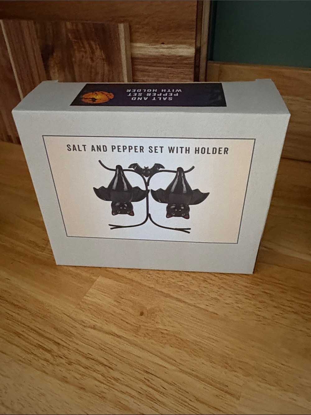 Cracker Barrel Halloween Hanging Bats Salt and Pepper Set